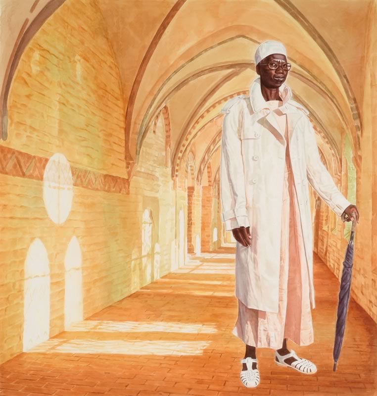 Aquarell: Ein Mann in weißem Mantel und weißer Kappe mit Brille hält einen Regenschirm und steht in einem Gang aus Backstein mit Kreuzgewölbe im Sonnenlicht.