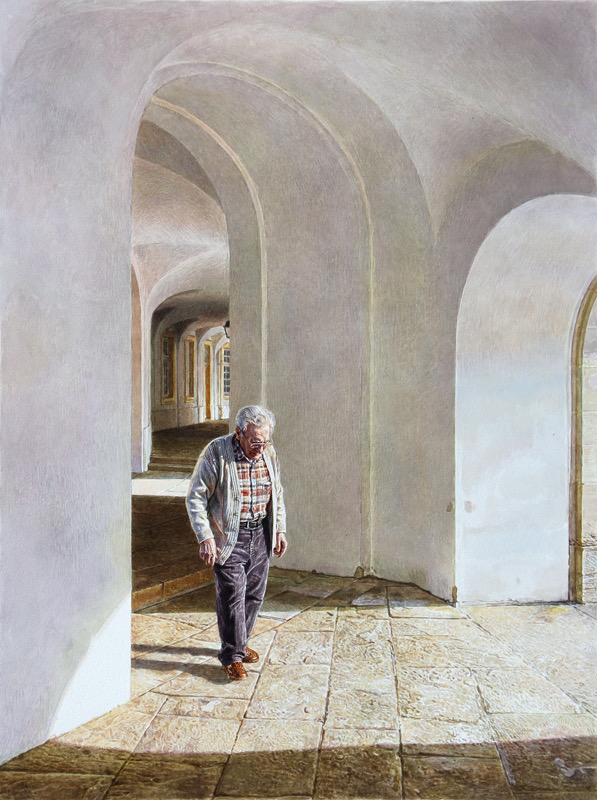 Aquarell: Ein älterer Mann in Strickjacke und kariertem Hemd geht durch einen Gewölbegang mit weißen Bögen und sonnenbeschienenem Steinboden.